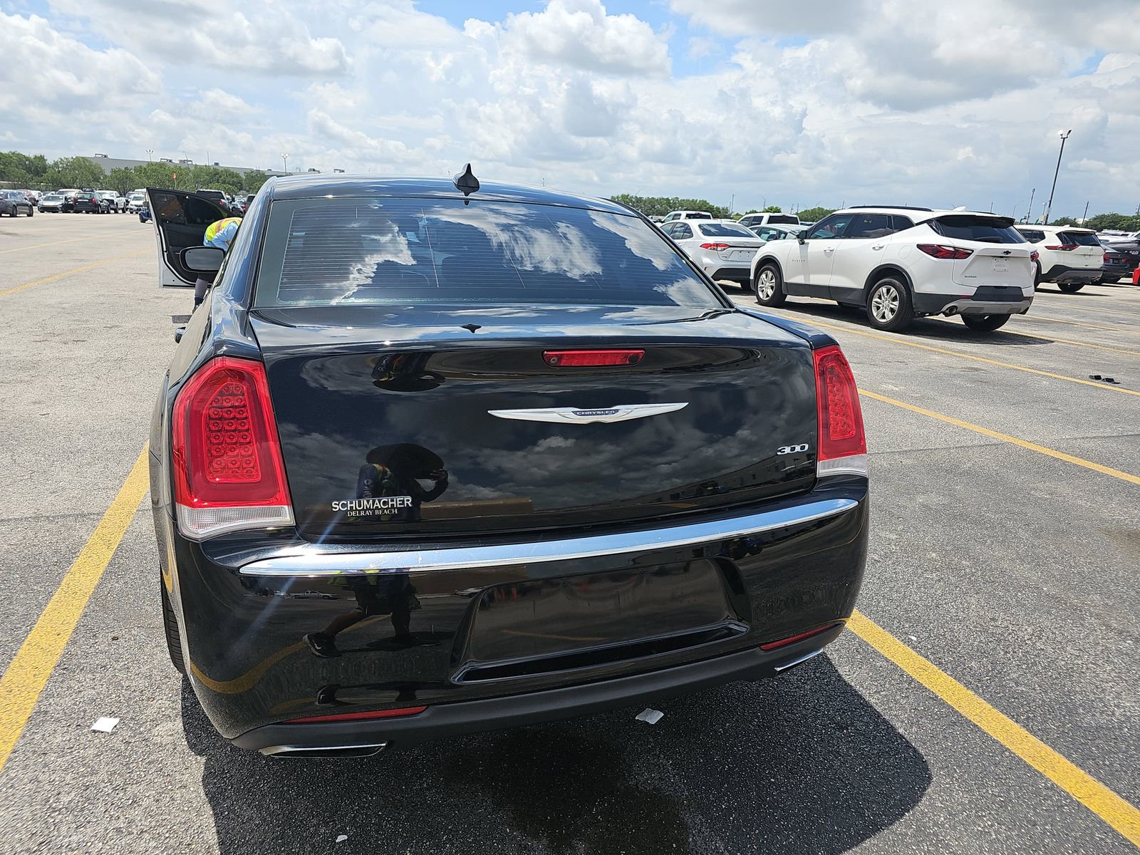 Used 2018 Chrysler 300 Touring L RWD image 8
