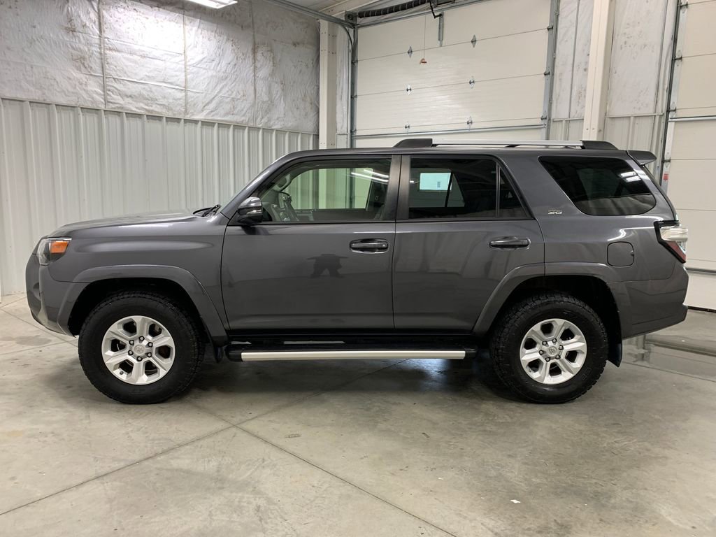 Used 2020 Toyota 4Runner SR5 Premium w/ Moonroof Package AWD/4WD image 22
