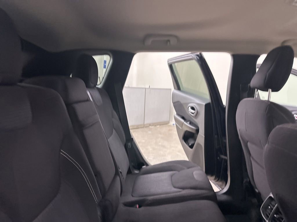 Used 2015 Jeep Cherokee Latitude w/ Comfort/Convenience Group image 25