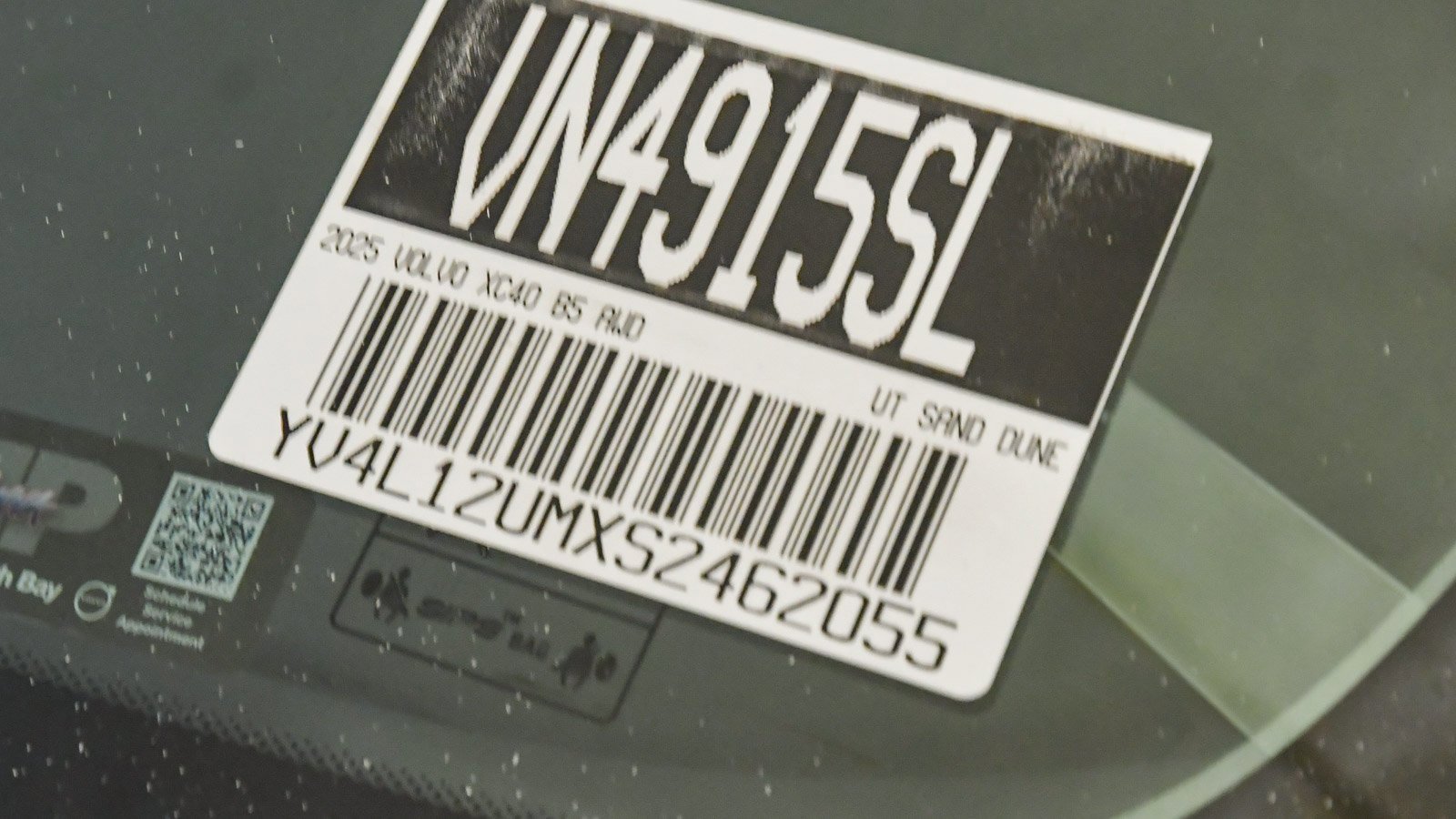 Certified 2025 Volvo XC40 B5 Ultra w/ Climate Package image 31