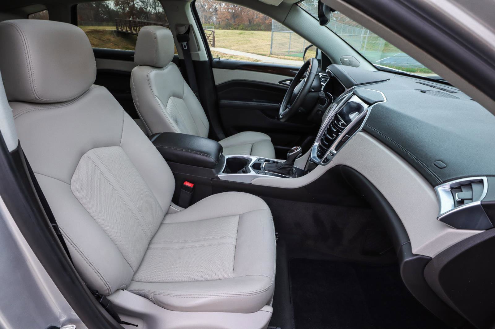 Used 2015 Cadillac SRX Luxury image 36