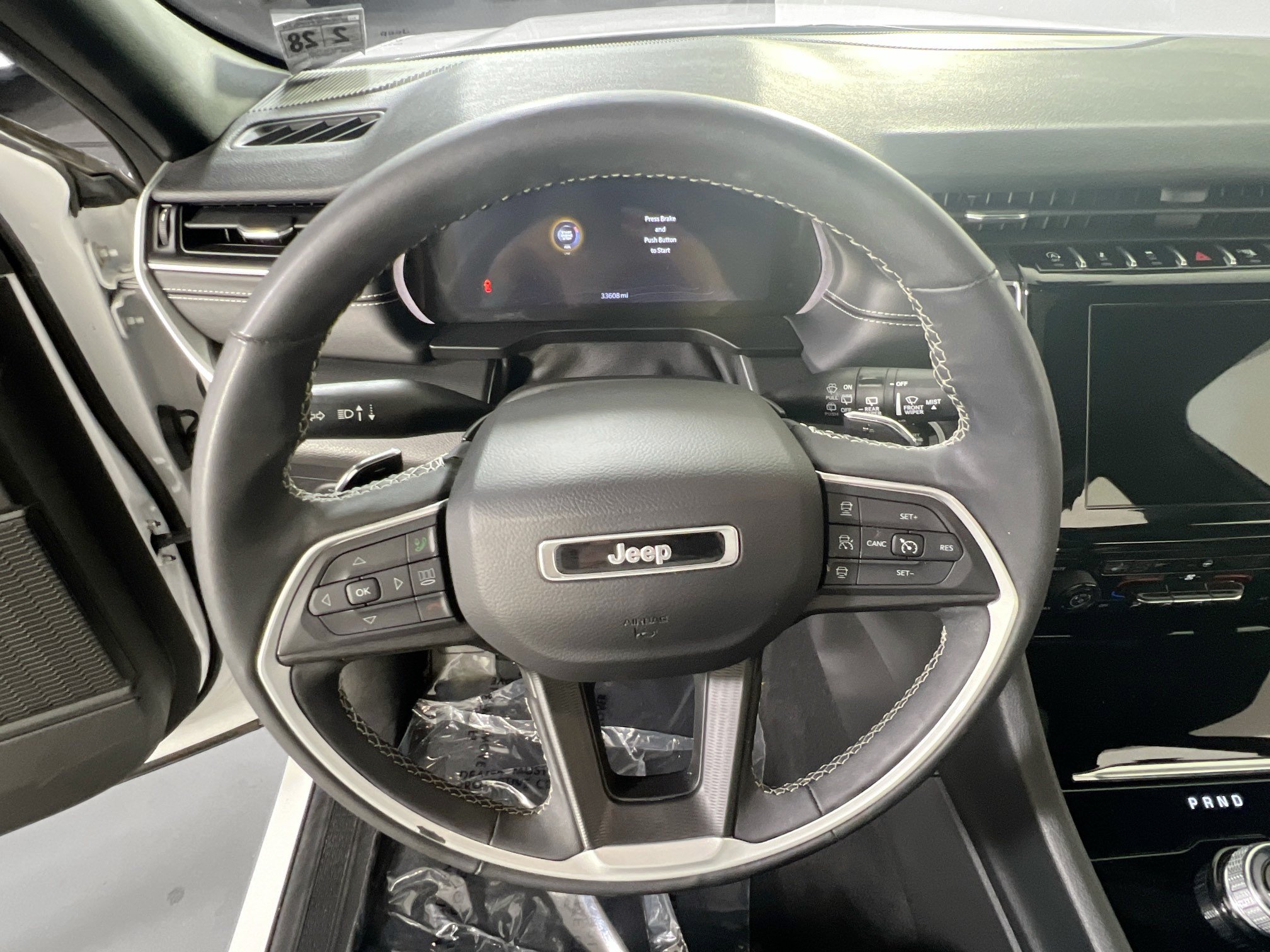 Used 2023 Jeep Grand Cherokee Altitude AWD/4WD image 11
