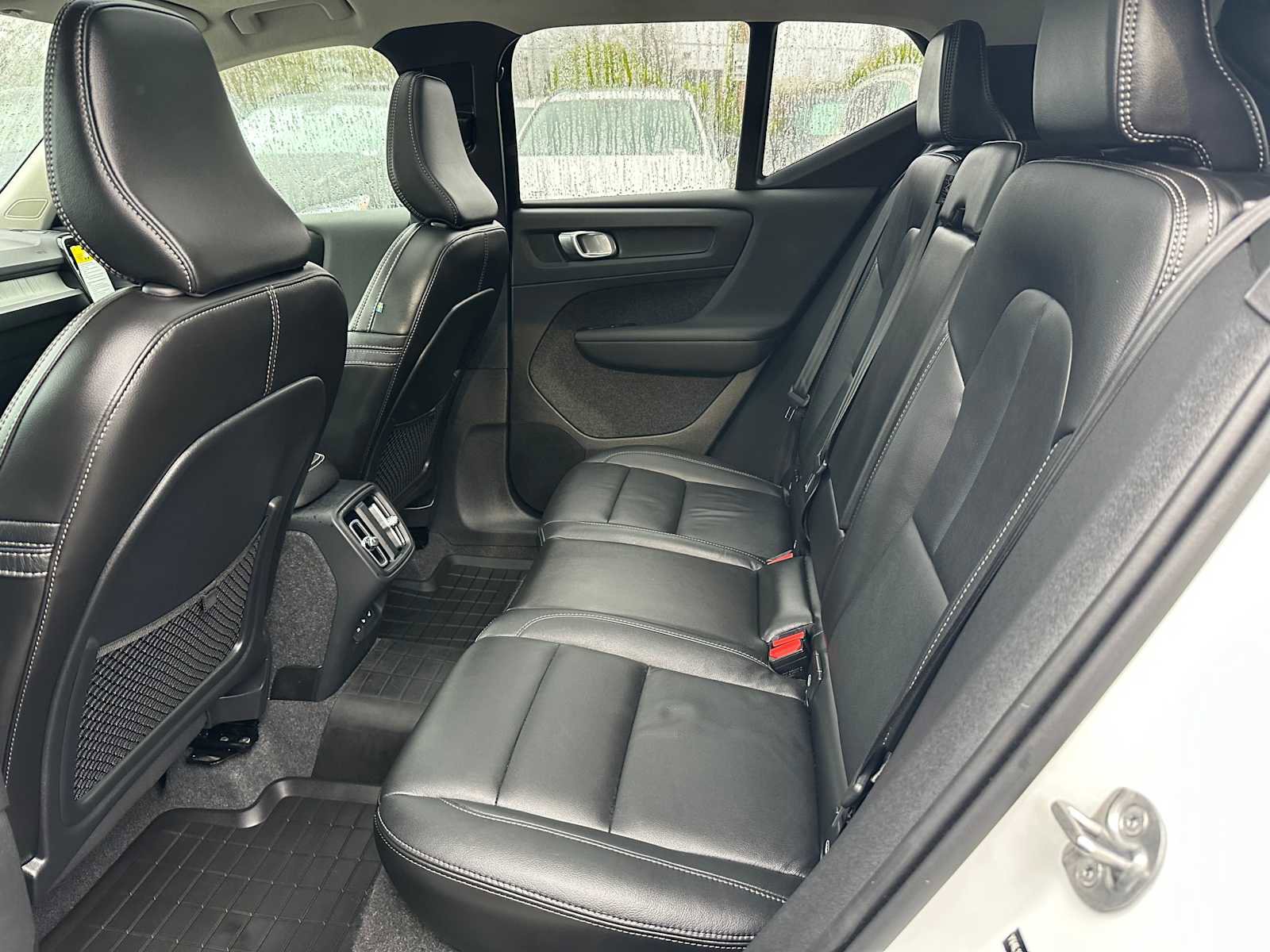 Used 2025 Volvo XC40 B5 Plus w/ Protection Package Premier image 15