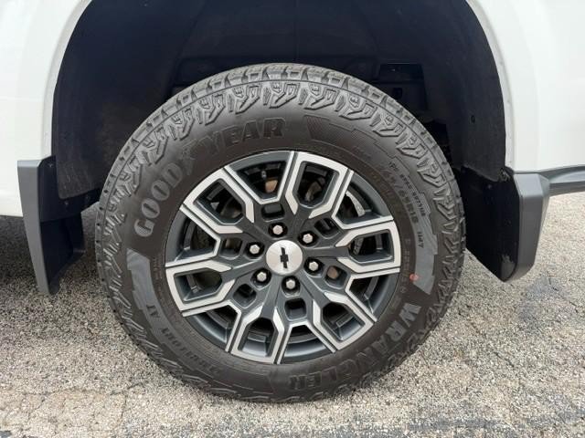 Used 2023 Chevrolet Colorado Z71 w/ Z71 Convenience Package 2 AWD/4WD image 6