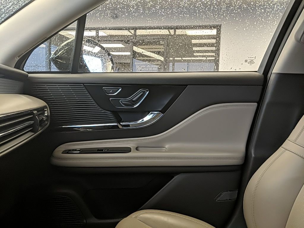 Certified 2022 Lincoln Corsair AWD w/ Equipment Group 101A image 21