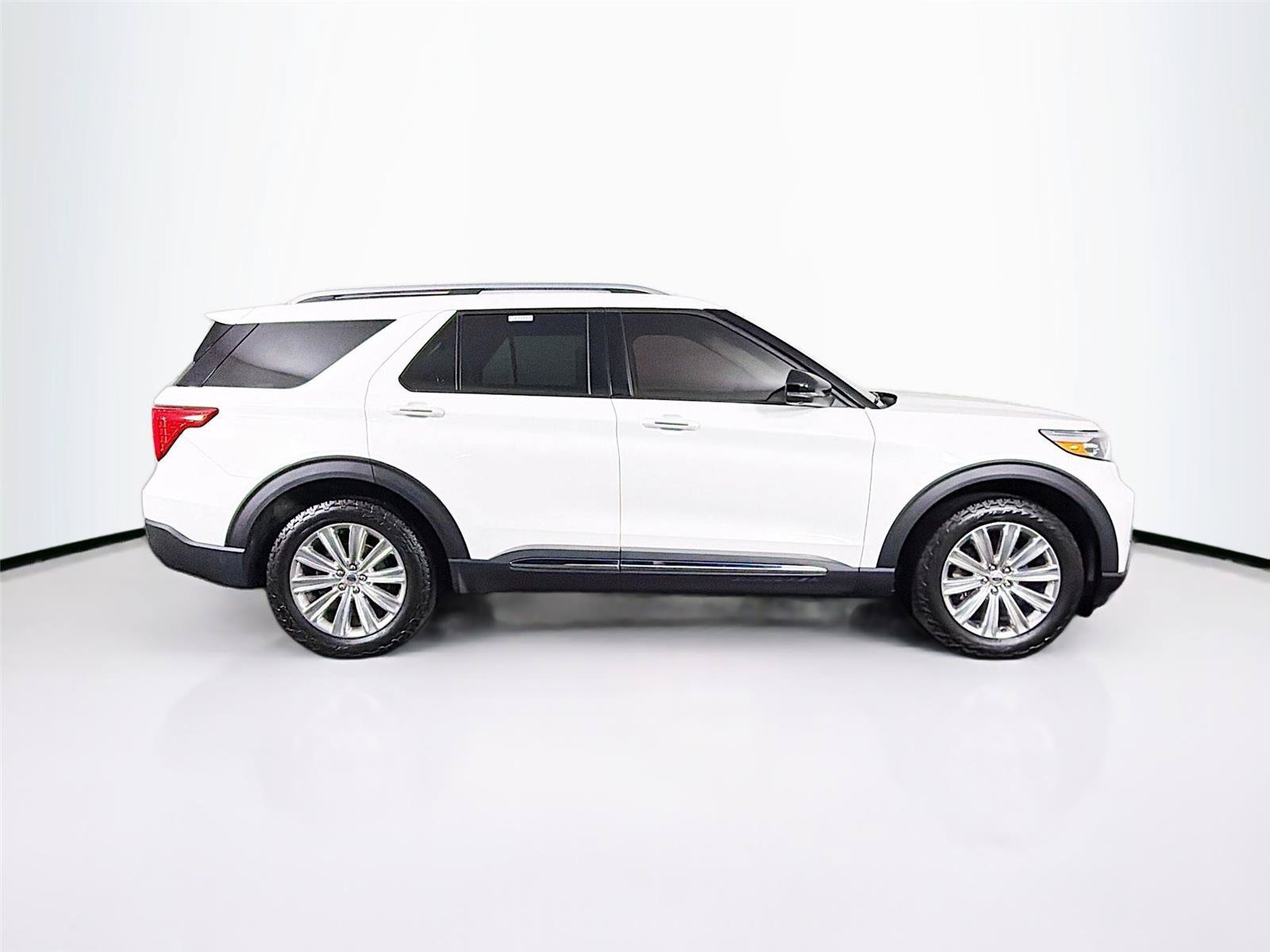 Used 2022 Ford Explorer Limited w/ Equipment Group 301A AWD/4WD image 12