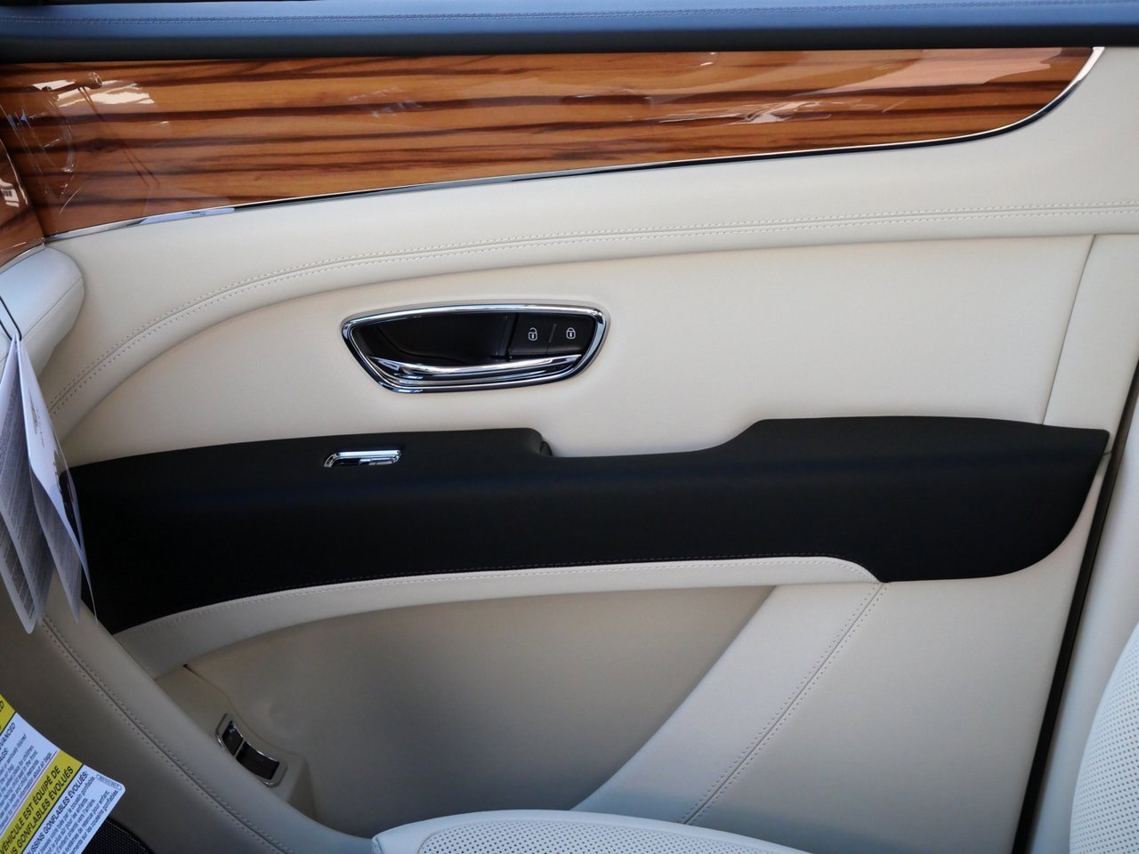 New 2025 Bentley Bentayga Plug-In Hybrid image 15