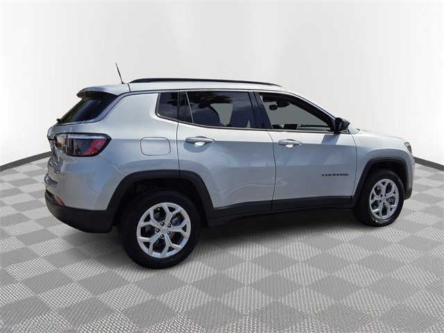 Used 2024 Jeep Compass Latitude image 6