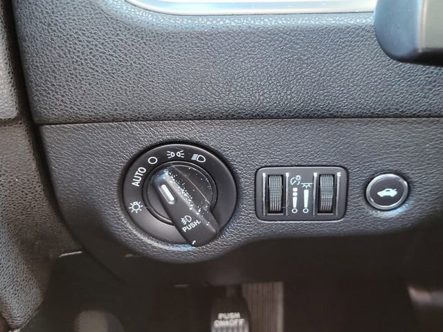 Used 2018 Dodge Charger R/T RWD image 12