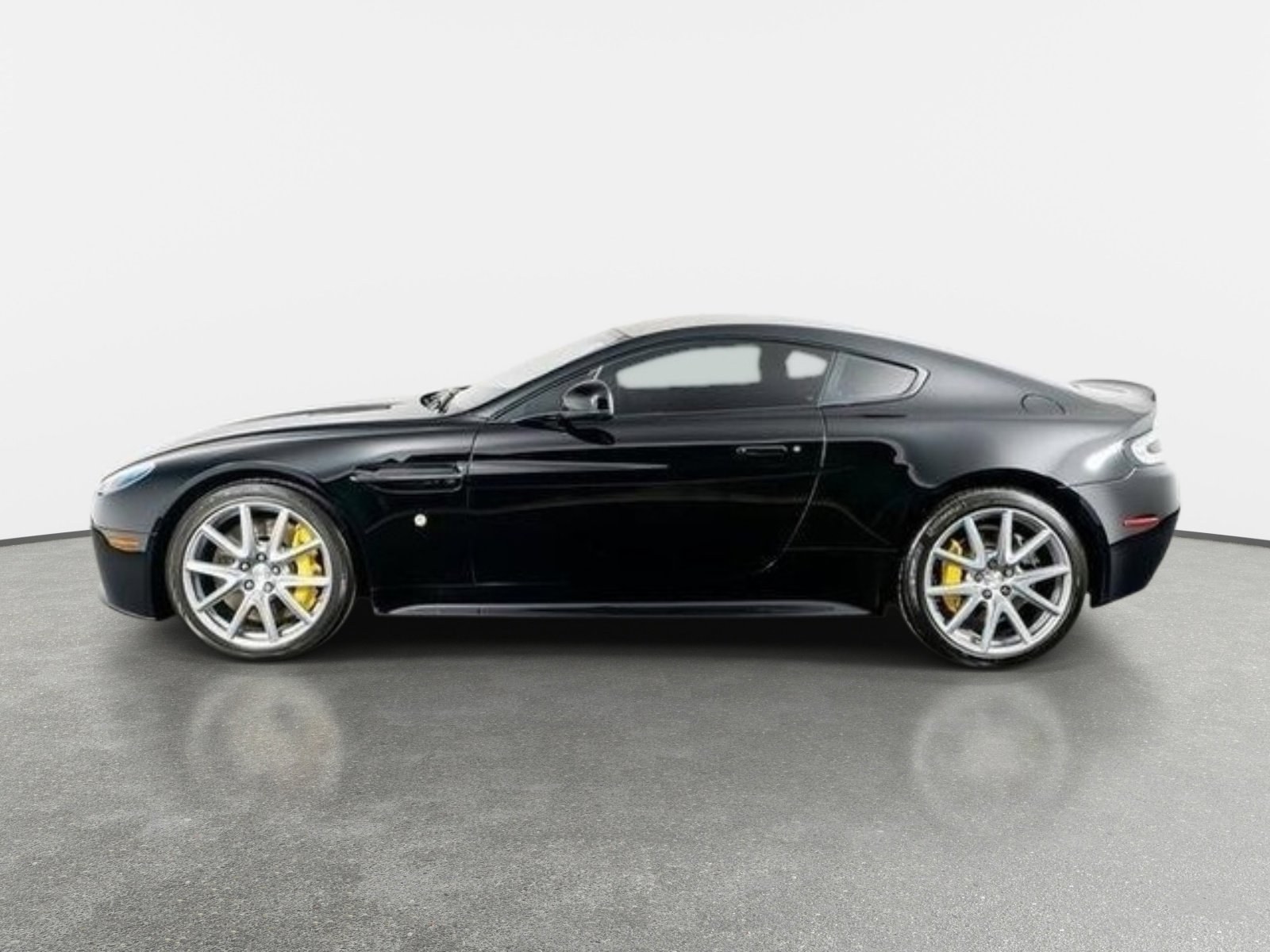 Used 2015 Aston Martin V8 Vantage GT RWD image 15