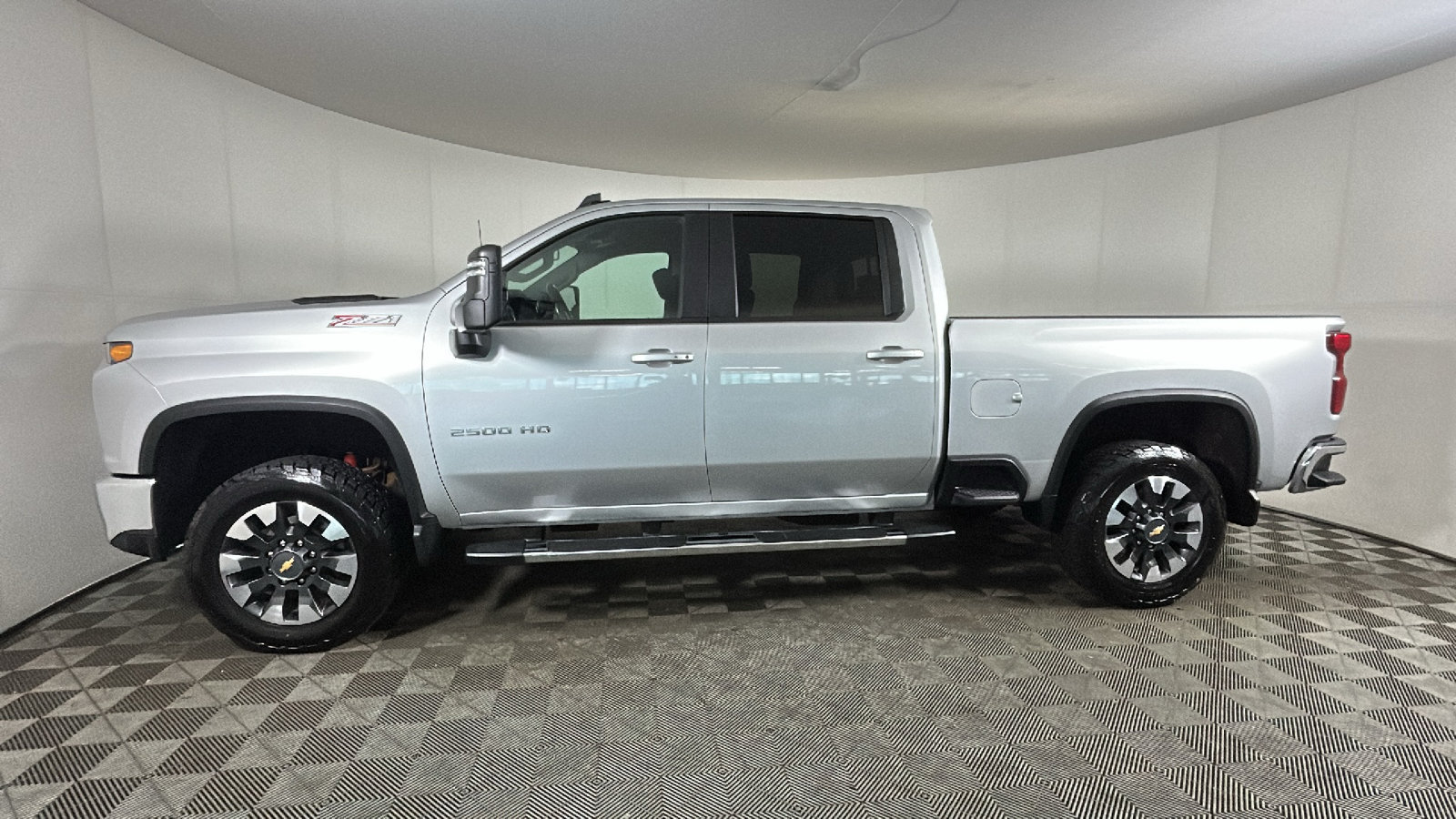 Used 2021 Chevrolet Silverado 2500 LT w/ Convenience Package AWD/4WD image 7