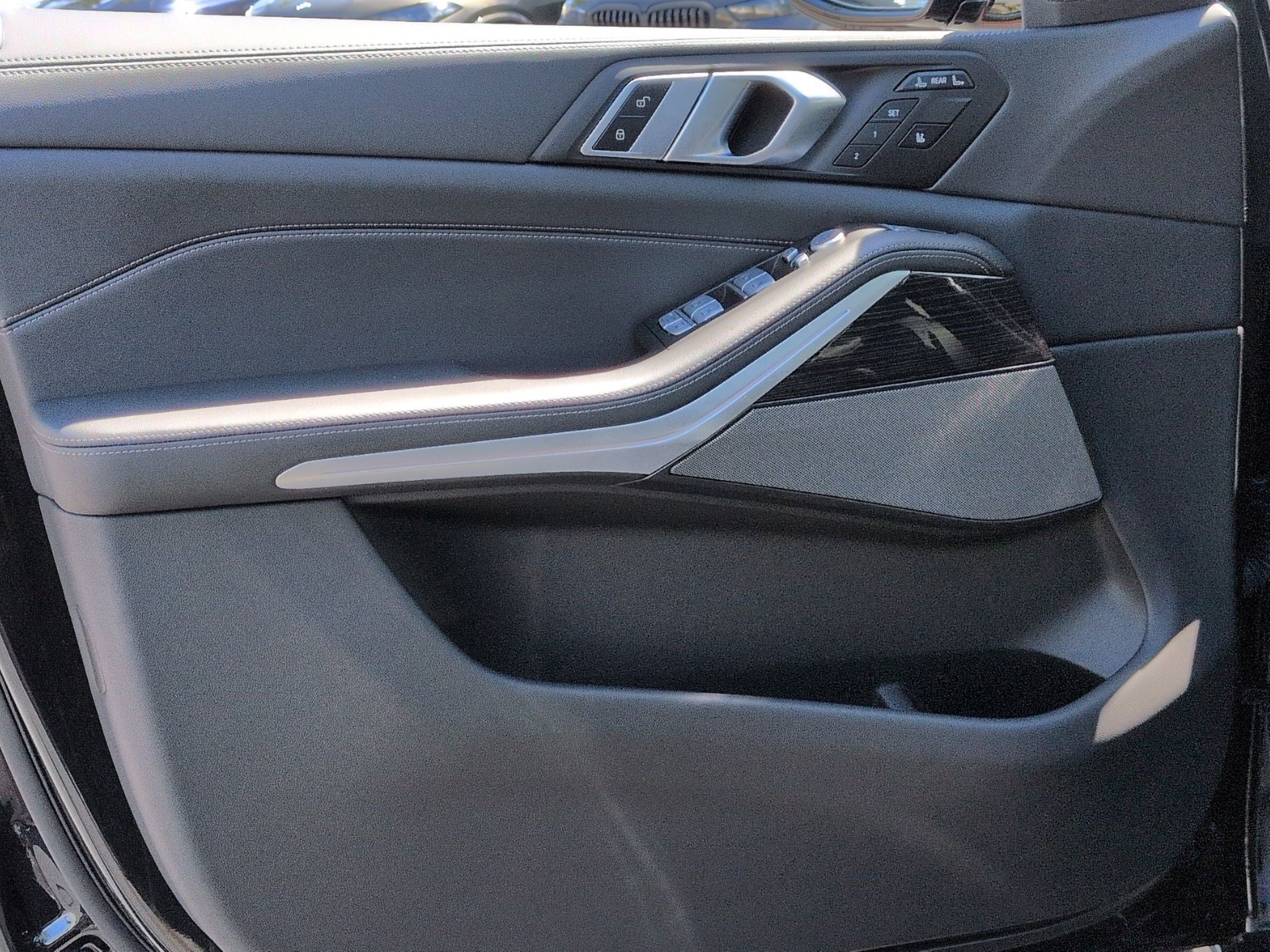 Used 2025 BMW X7 M60i AWD/4WD image 14