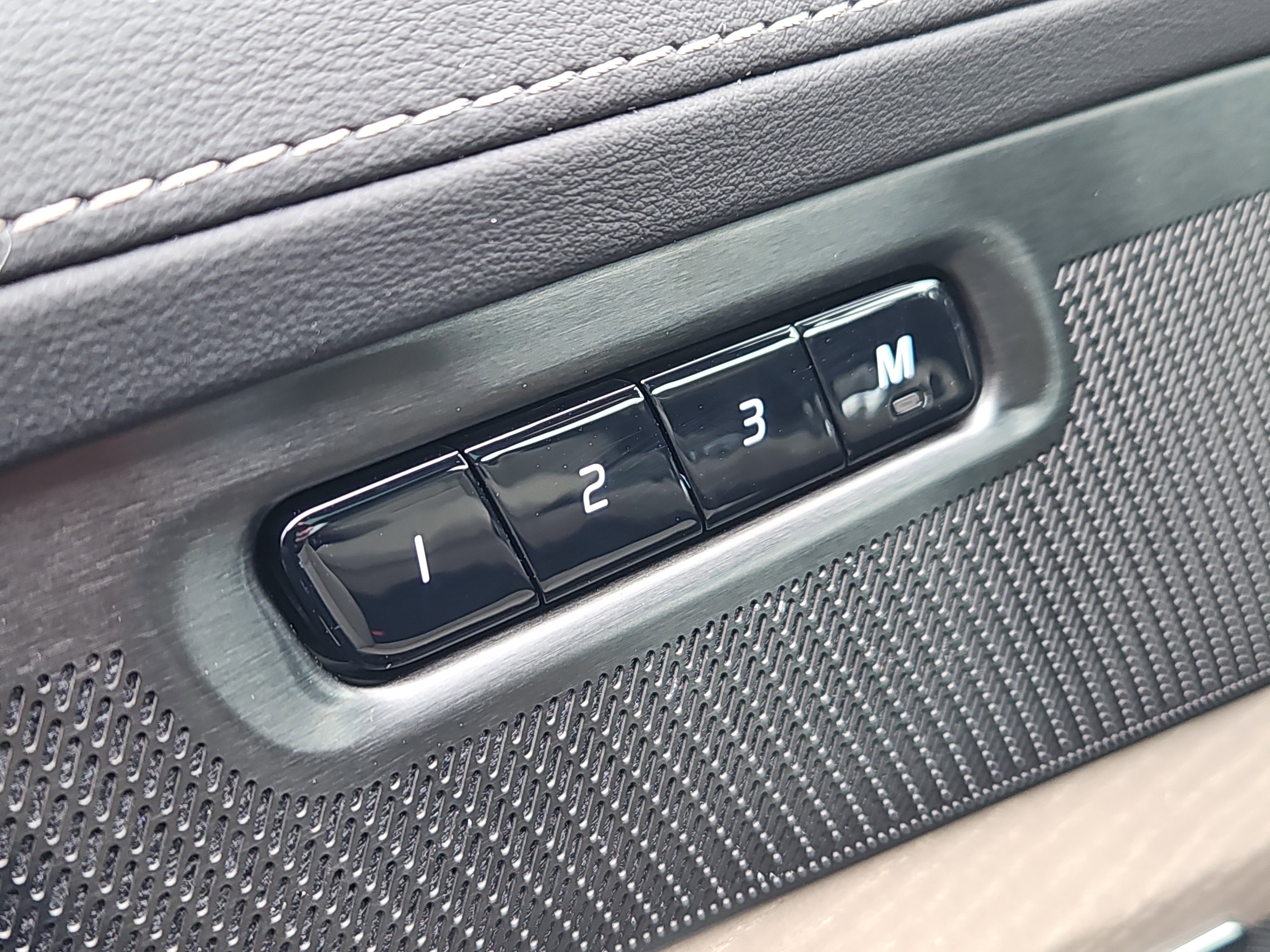 New 2026 Volvo XC90 B6 Plus w/ Protection Package Premier image 10