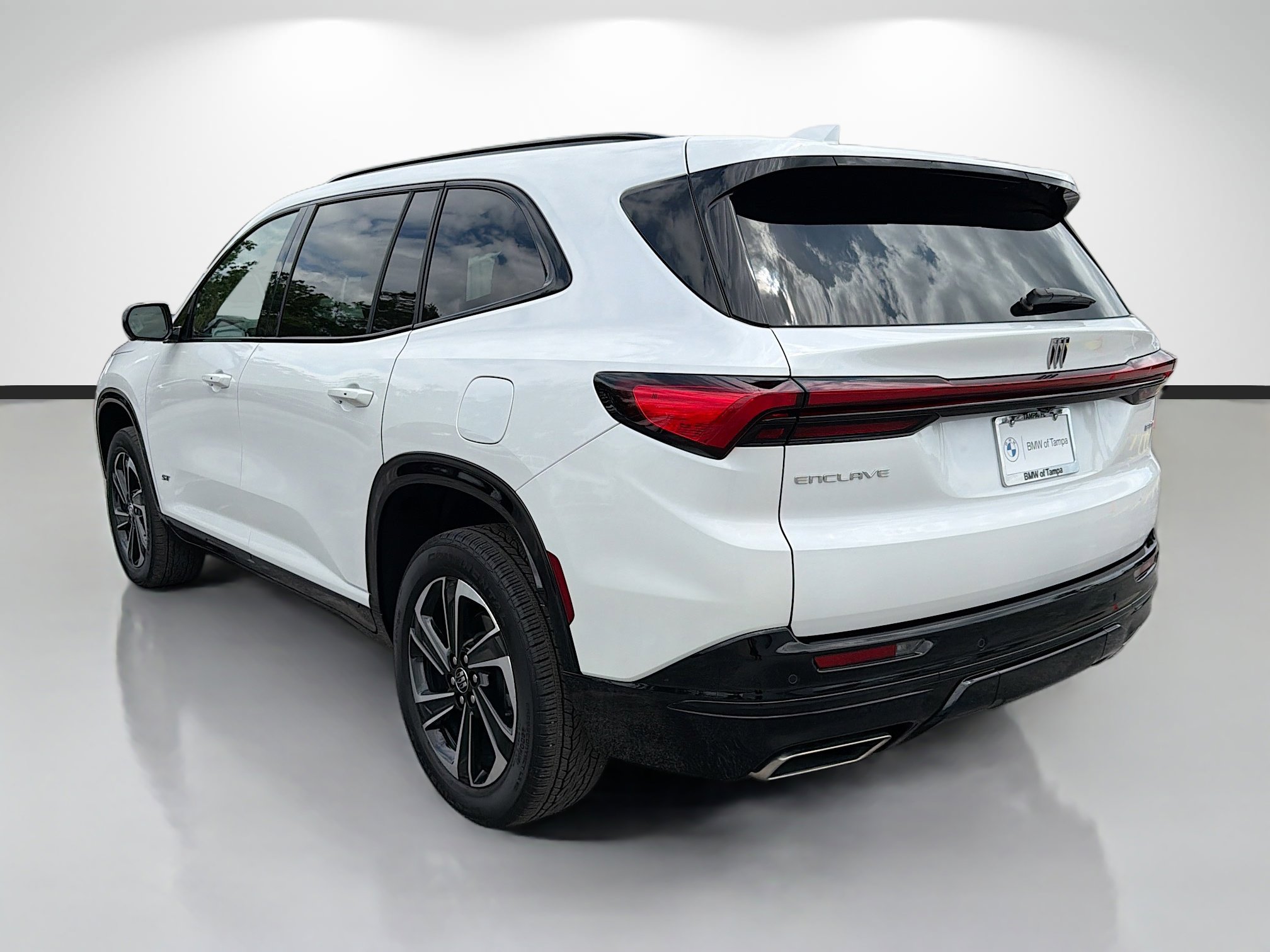Used 2025 Buick Enclave Sport Touring w/ Power Package FWD image 5