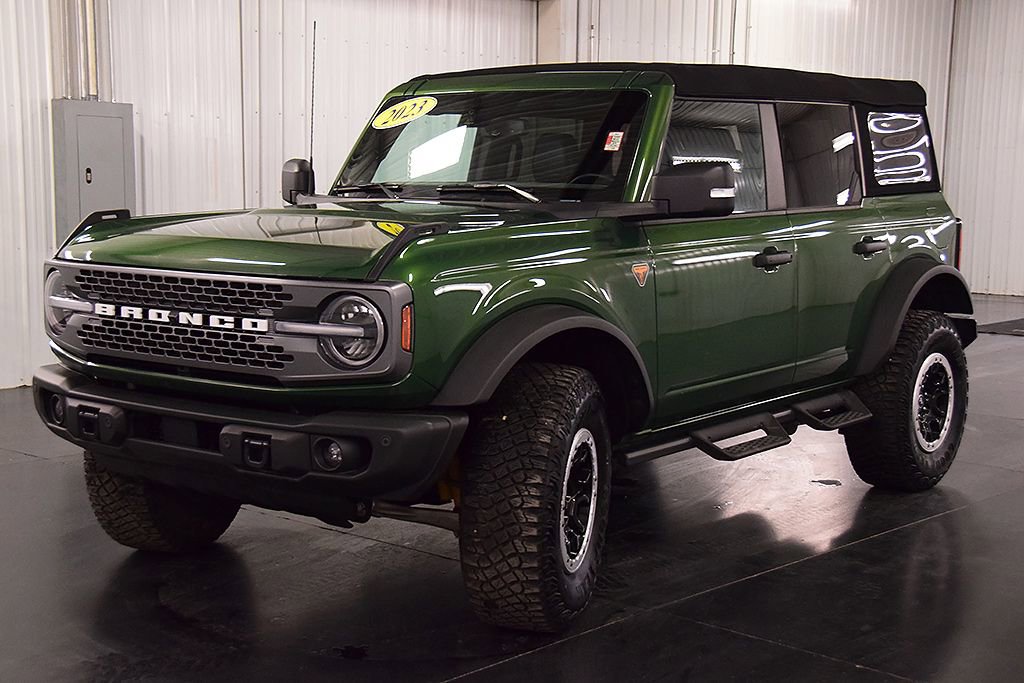 Used 2023 Ford Bronco Badlands AWD/4WD image 3
