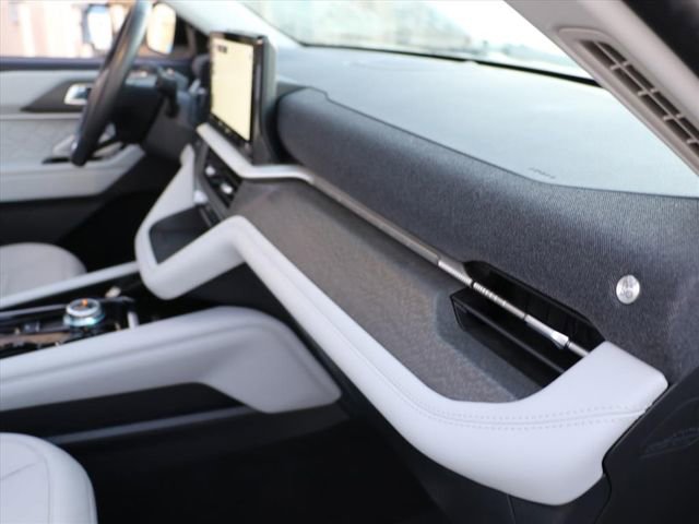 Used 2025 Ford Explorer Platinum w/ LUX Leather Package image 10