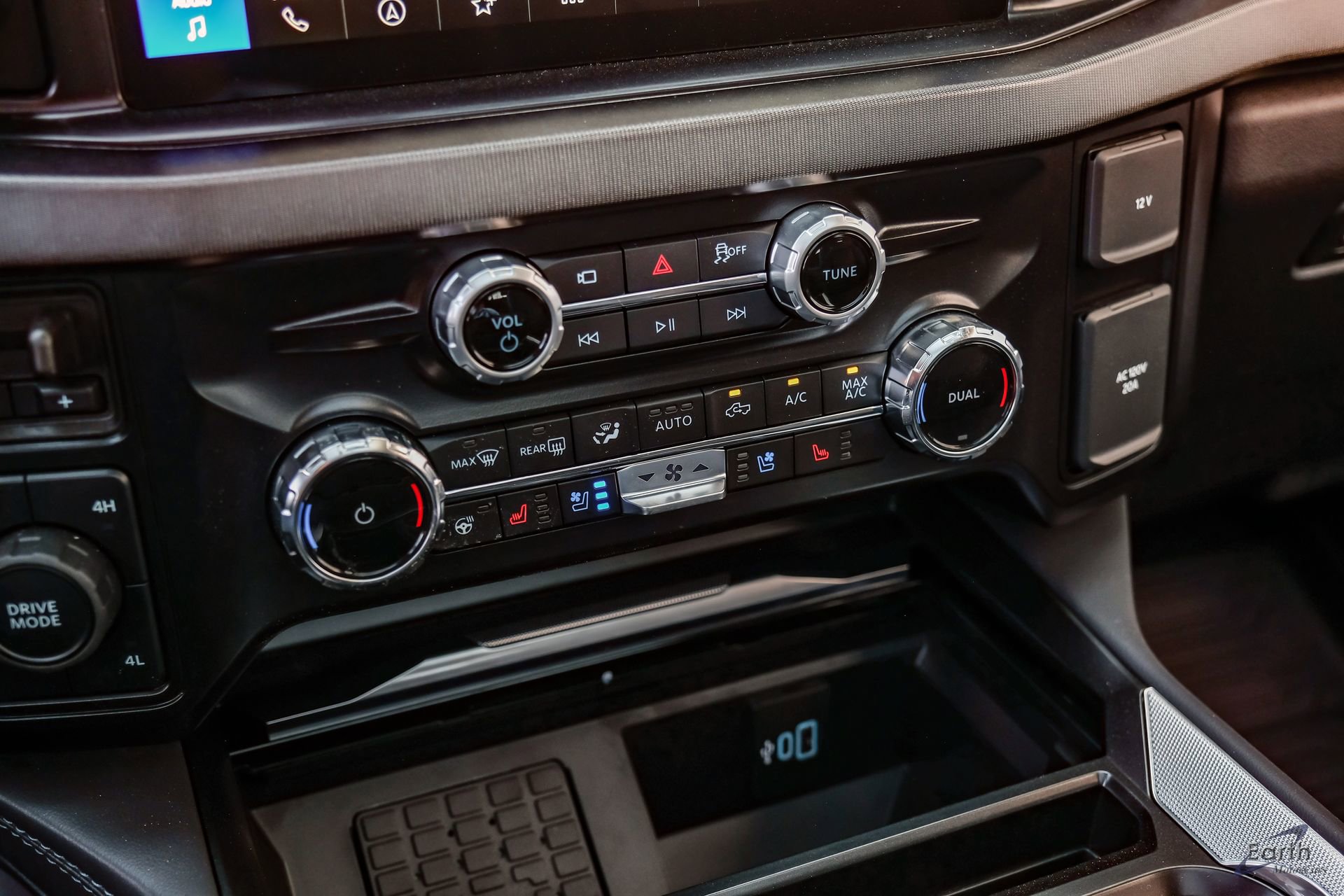 Used 2026 Ford F450 Platinum w/ FX4 Off-Road Package image 70