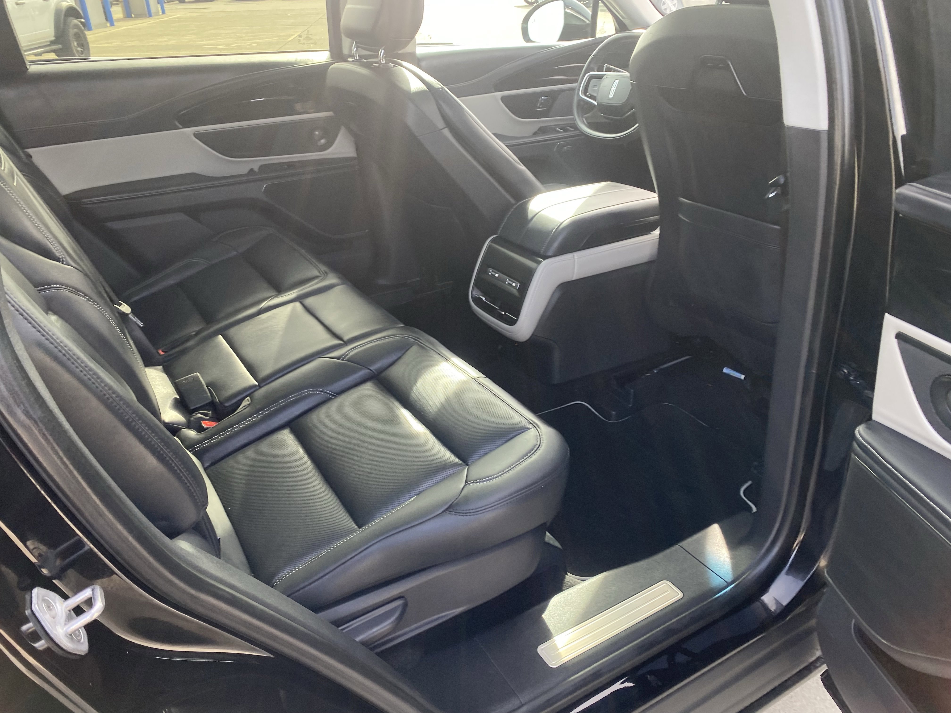 Used 2024 Lincoln Nautilus Premier w/ Equipment Group 102A AWD/4WD image 14