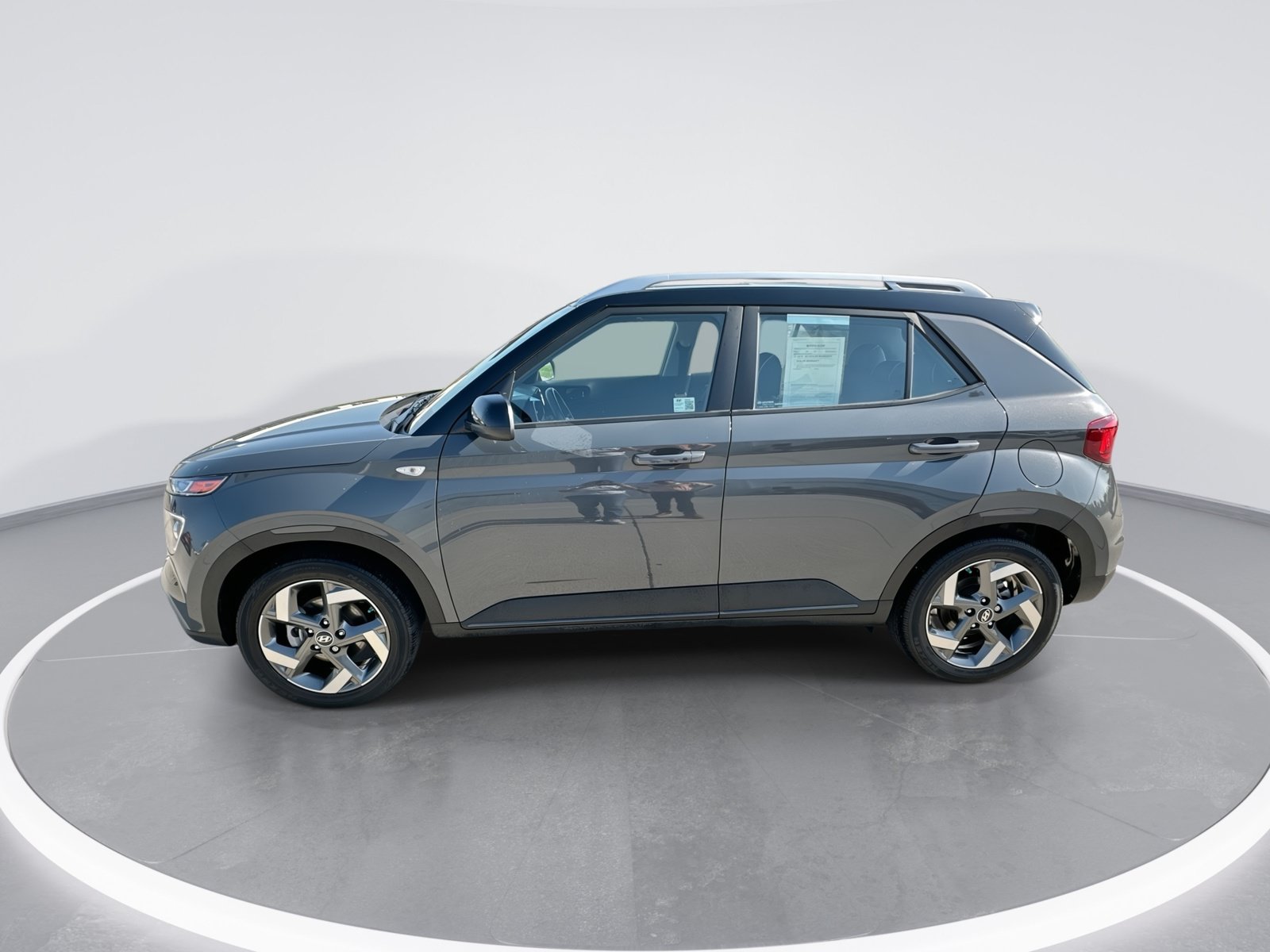 Used 2024 Hyundai Venue Limited FWD image 5