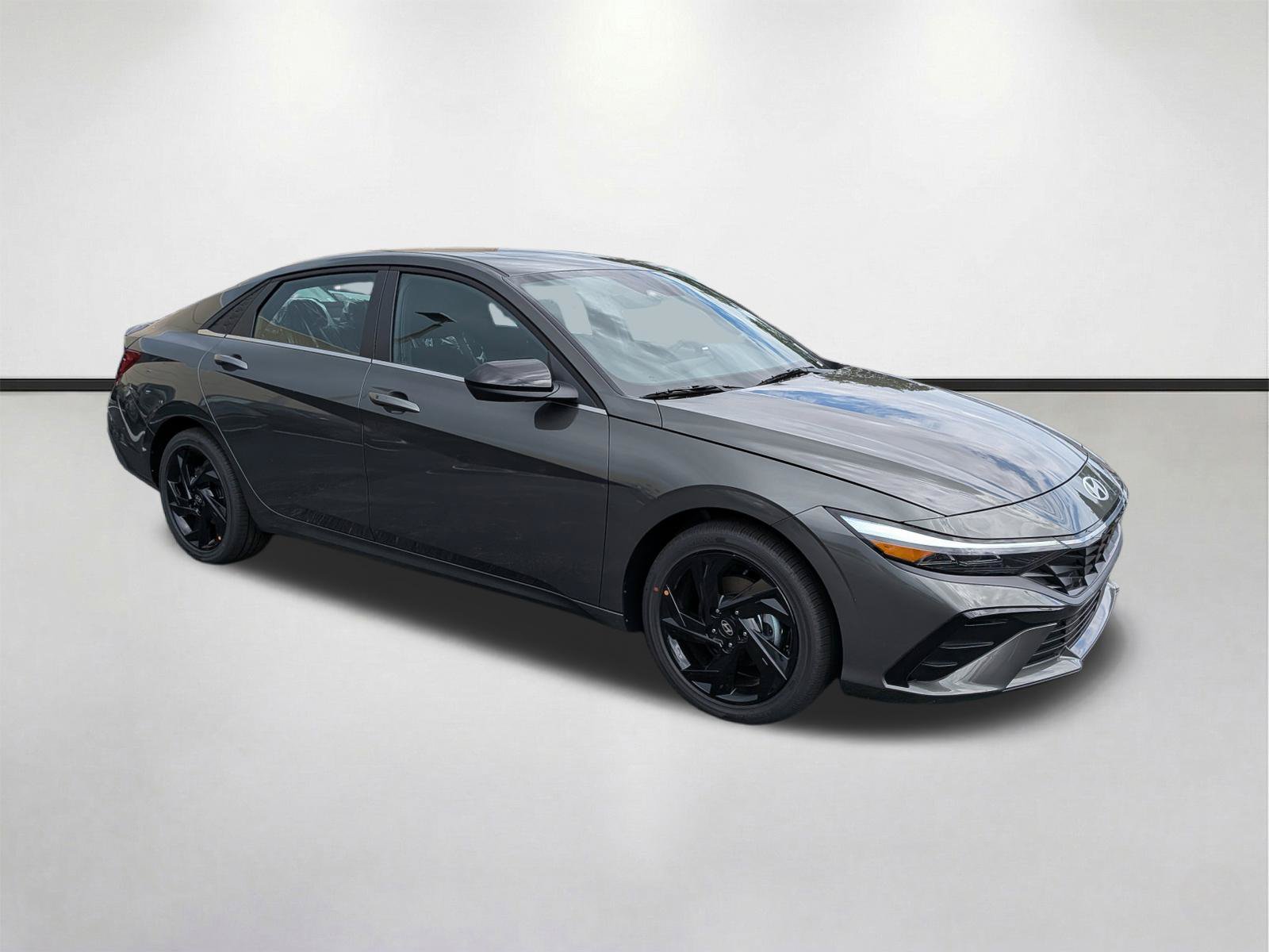 New 2026 Hyundai Elantra SEL Sport FWD image 2