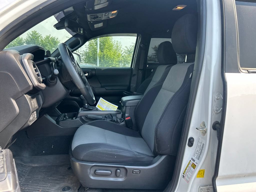 Used 2020 Toyota Tacoma TRD Off-Road AWD/4WD image 16