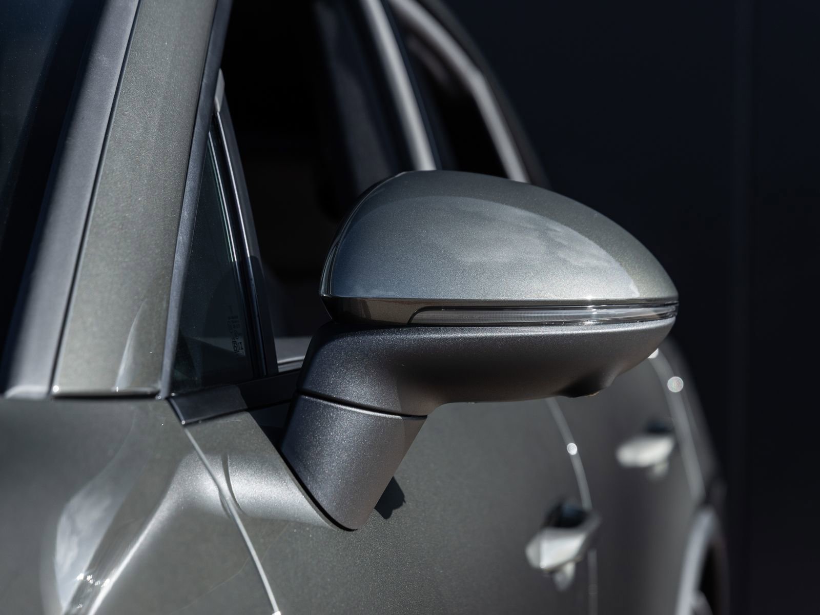 Certified 2025 Porsche Macan Electric image 18