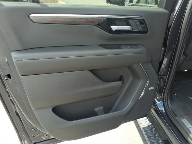 New 2026 Chevrolet Suburban Z71 w/ Comfort Package AWD/4WD image 13