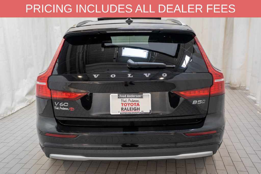 Used 2025 Volvo V60 B5 Cross Country Plus AWD/4WD image 4