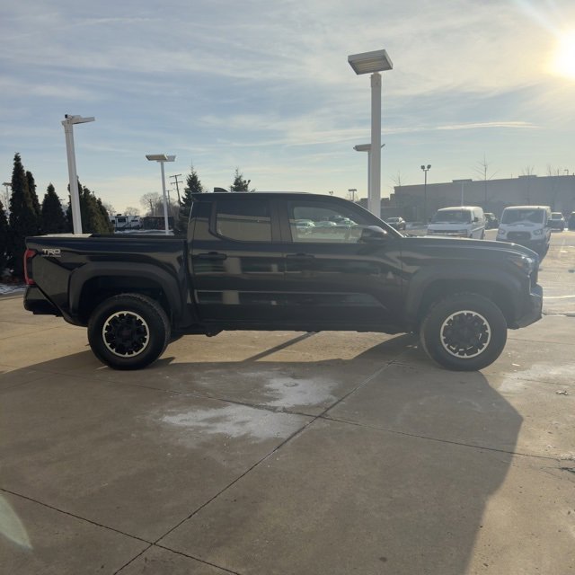 Used 2024 Toyota Tacoma TRD Off-Road image 2
