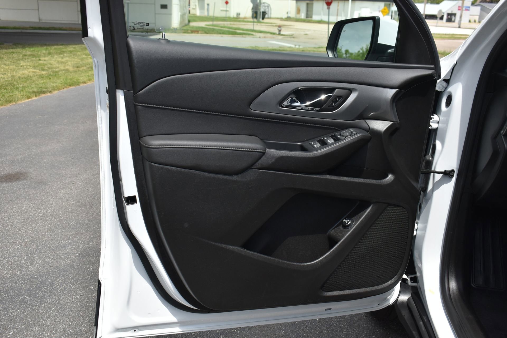 Used 2023 Chevrolet Traverse LT AWD/4WD image 12