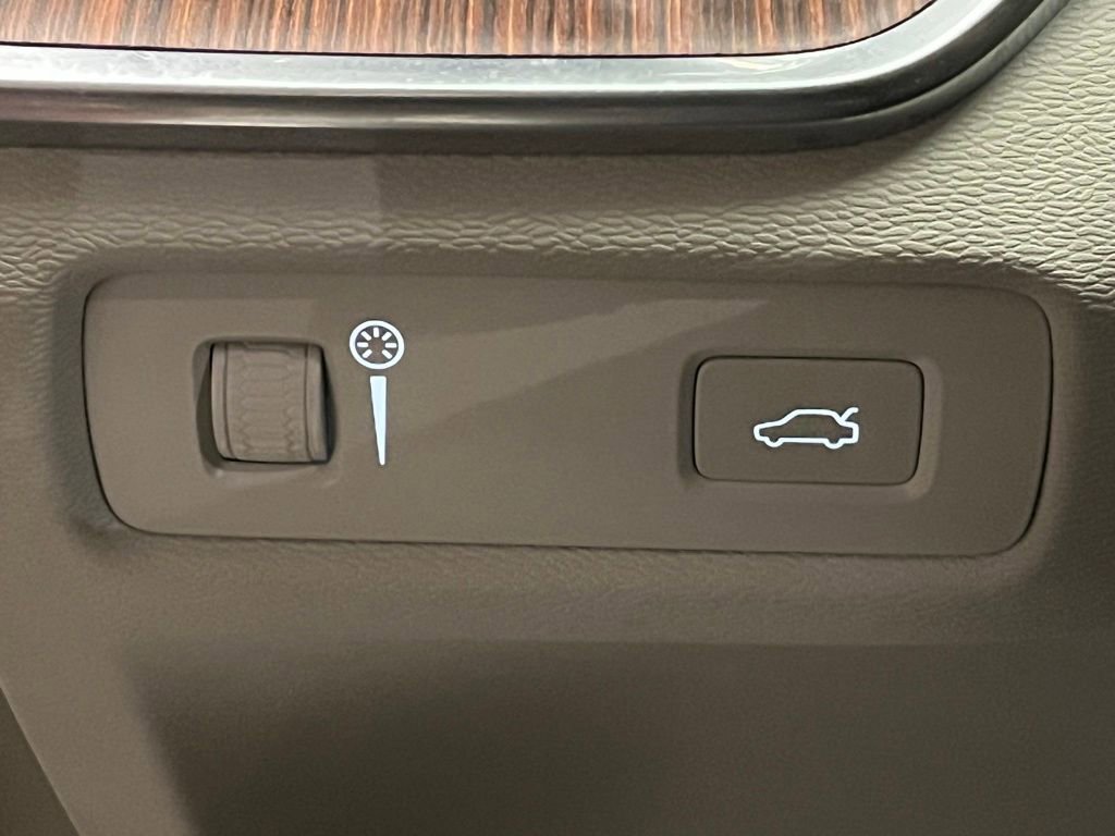 Used 2022 Volvo S60 B5 Momentum w/ Premium Package image 14