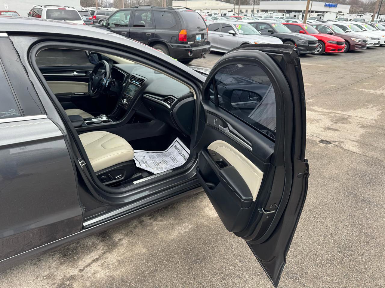 Used 2017 Ford Fusion Titanium image 9