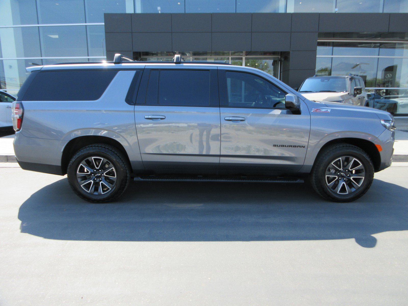 Used 2021 Chevrolet Suburban Z71 AWD/4WD image 13