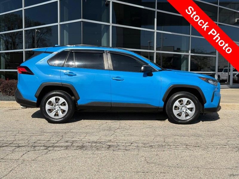 Used 2019 Toyota RAV4 LE w/ All Weather Liner Package FWD video 2