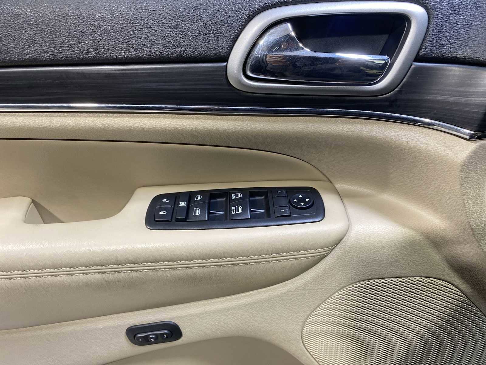 Used 2019 Jeep Grand Cherokee Limited AWD/4WD image 23