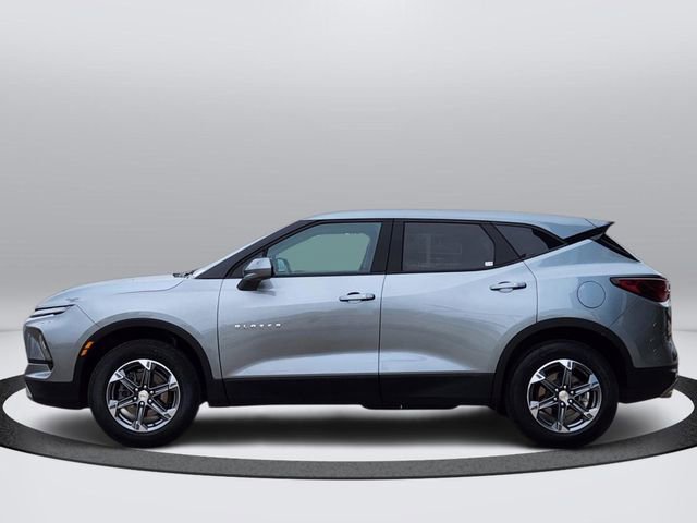 Used 2024 Chevrolet Blazer LT w/ Driver Confidence Package FWD image 2