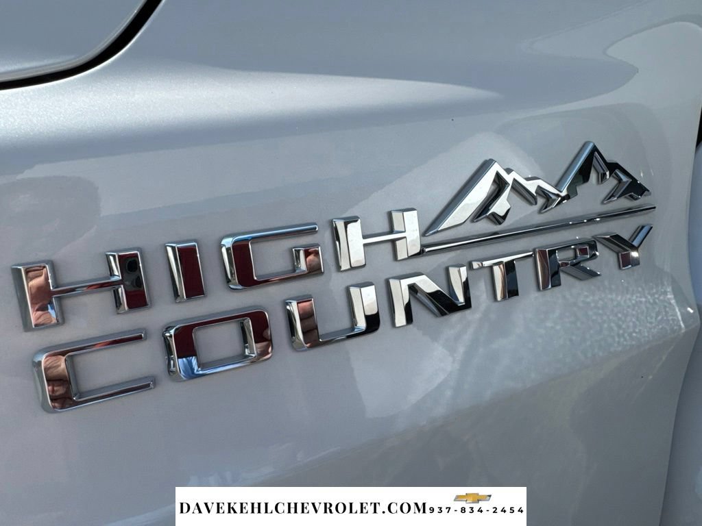 Used 2025 Chevrolet Suburban High Country AWD/4WD image 42