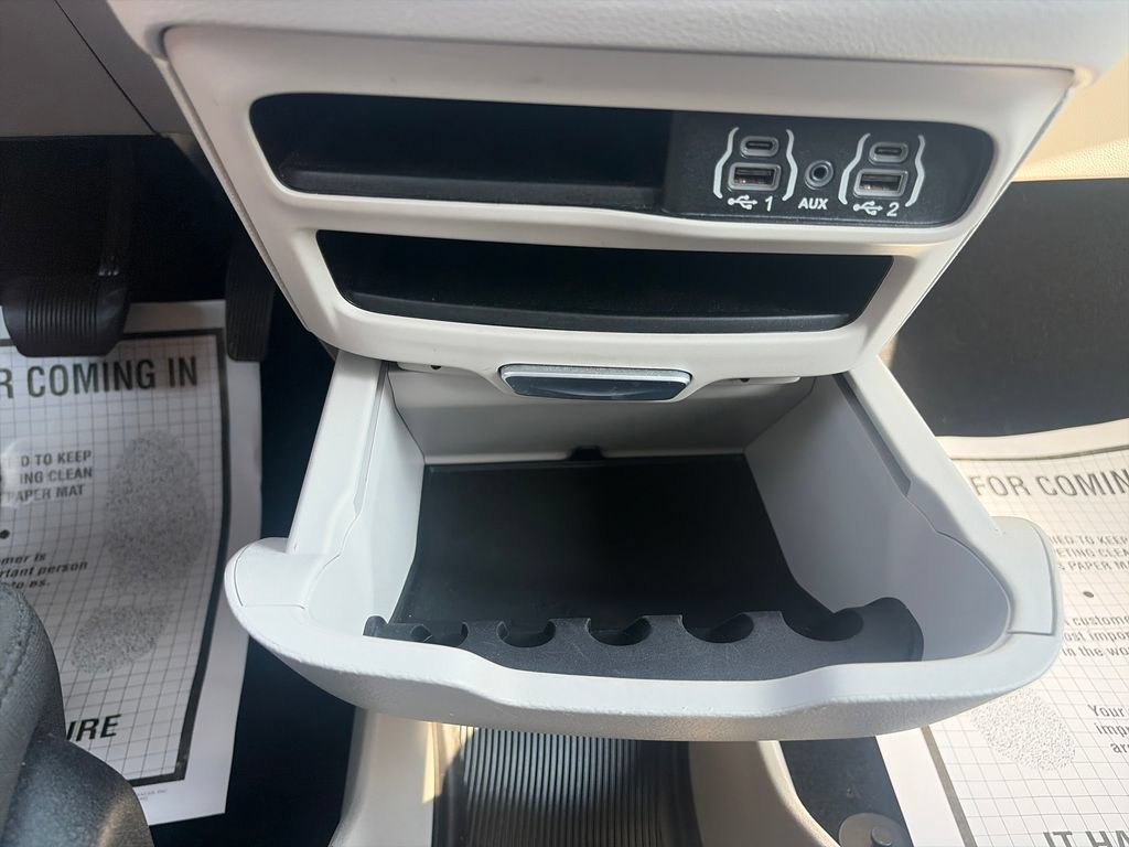 Used 2023 Chrysler Voyager LX FWD image 31