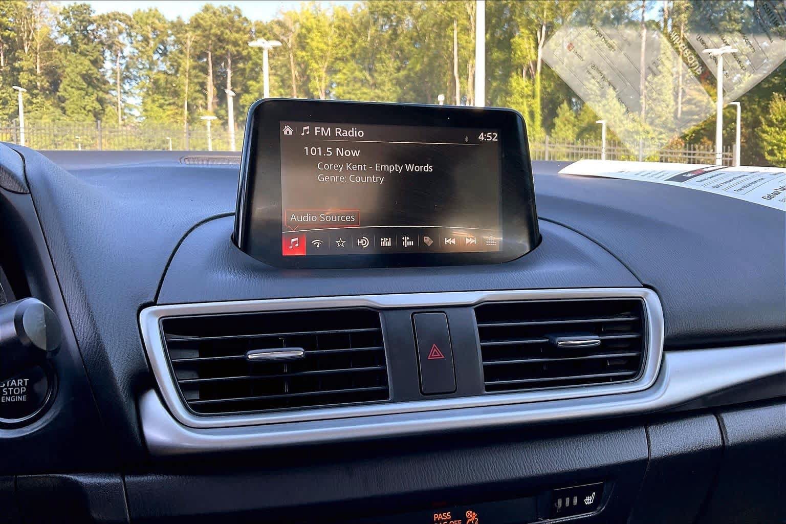 Used 2018 MAZDA MAZDA3 Touring FWD image 32