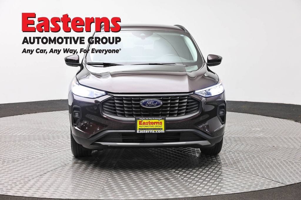 Used 2023 Ford Escape SE FWD image 2
