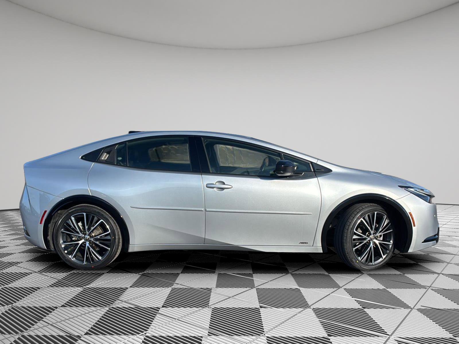 Used 2023 Toyota Prius XLE image 5