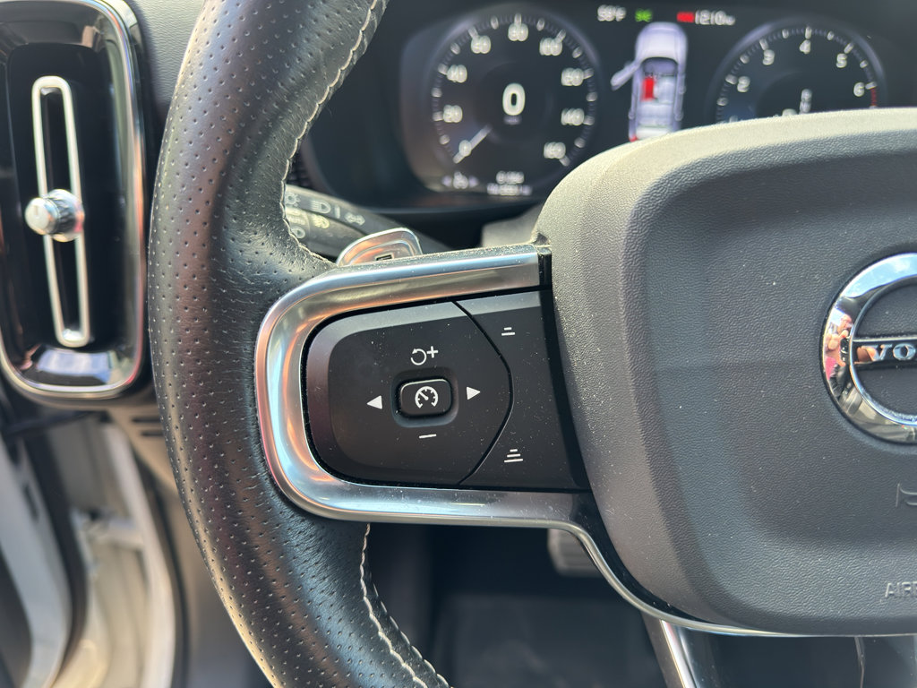 Used 2020 Volvo XC40 T5 R-Design w/ Protection Package Premier image 11