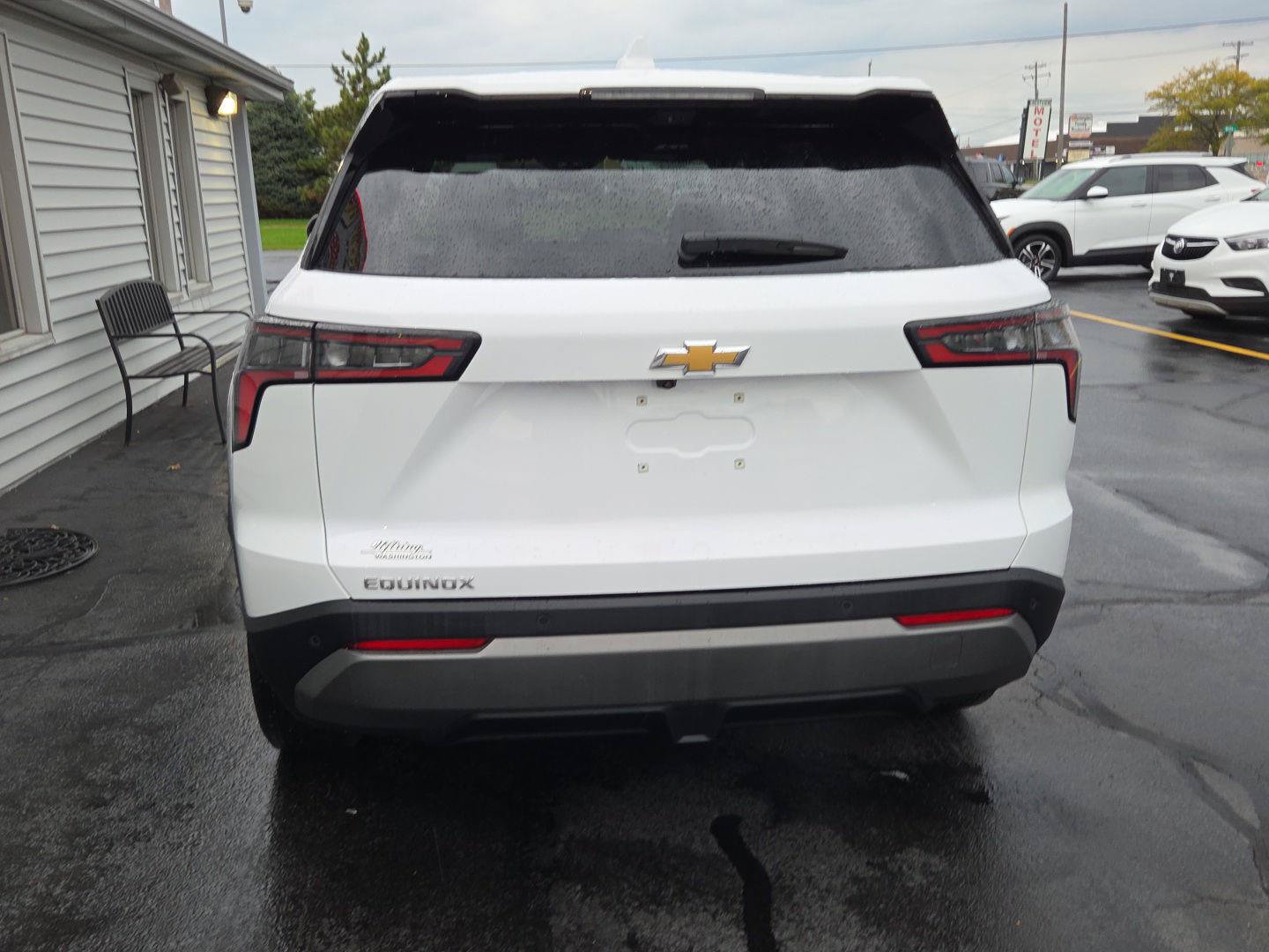 Used 2025 Chevrolet Equinox LT w/ Safety and Technology Package FWD image 4