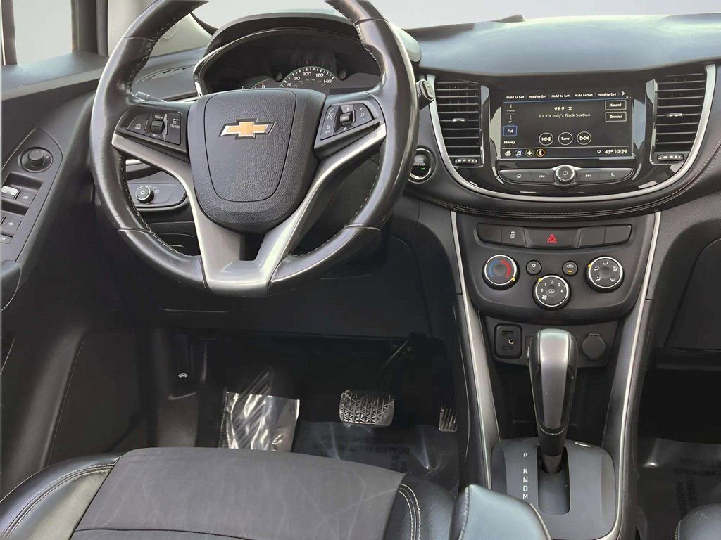 Used 2019 Chevrolet Trax LT w/ LT Convenience Package image 16