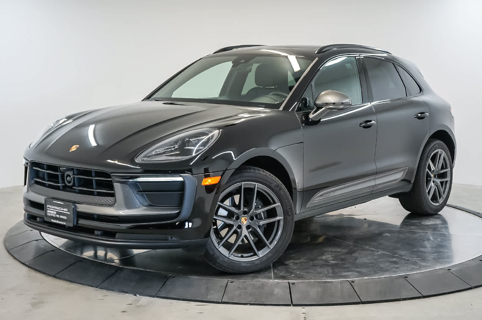 Certified 2026 Porsche Macan Turbo AWD/4WD image 1