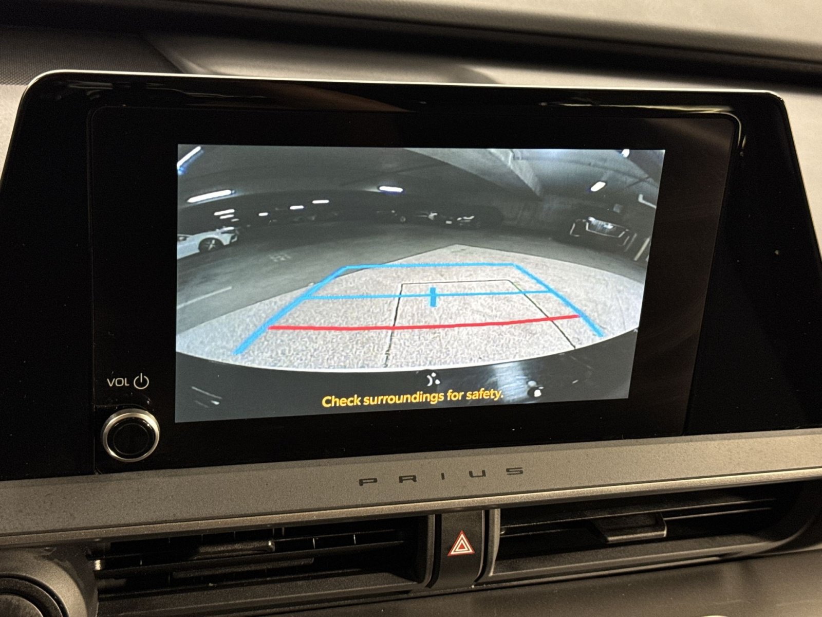 Used 2025 Toyota Prius LE AWD/4WD image 31