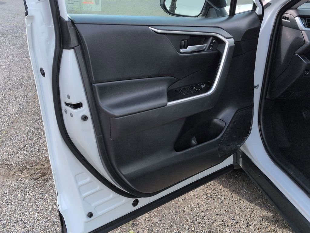 Used 2019 Toyota RAV4 XLE Premium w/ Advanced Technology Package image 9