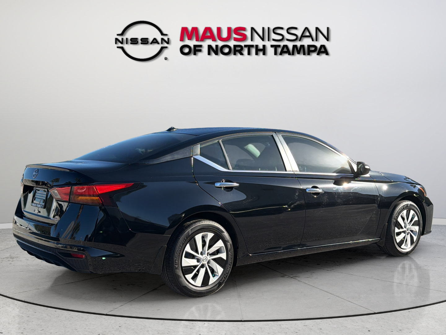 Used 2025 Nissan Altima 2.5 S FWD image 12