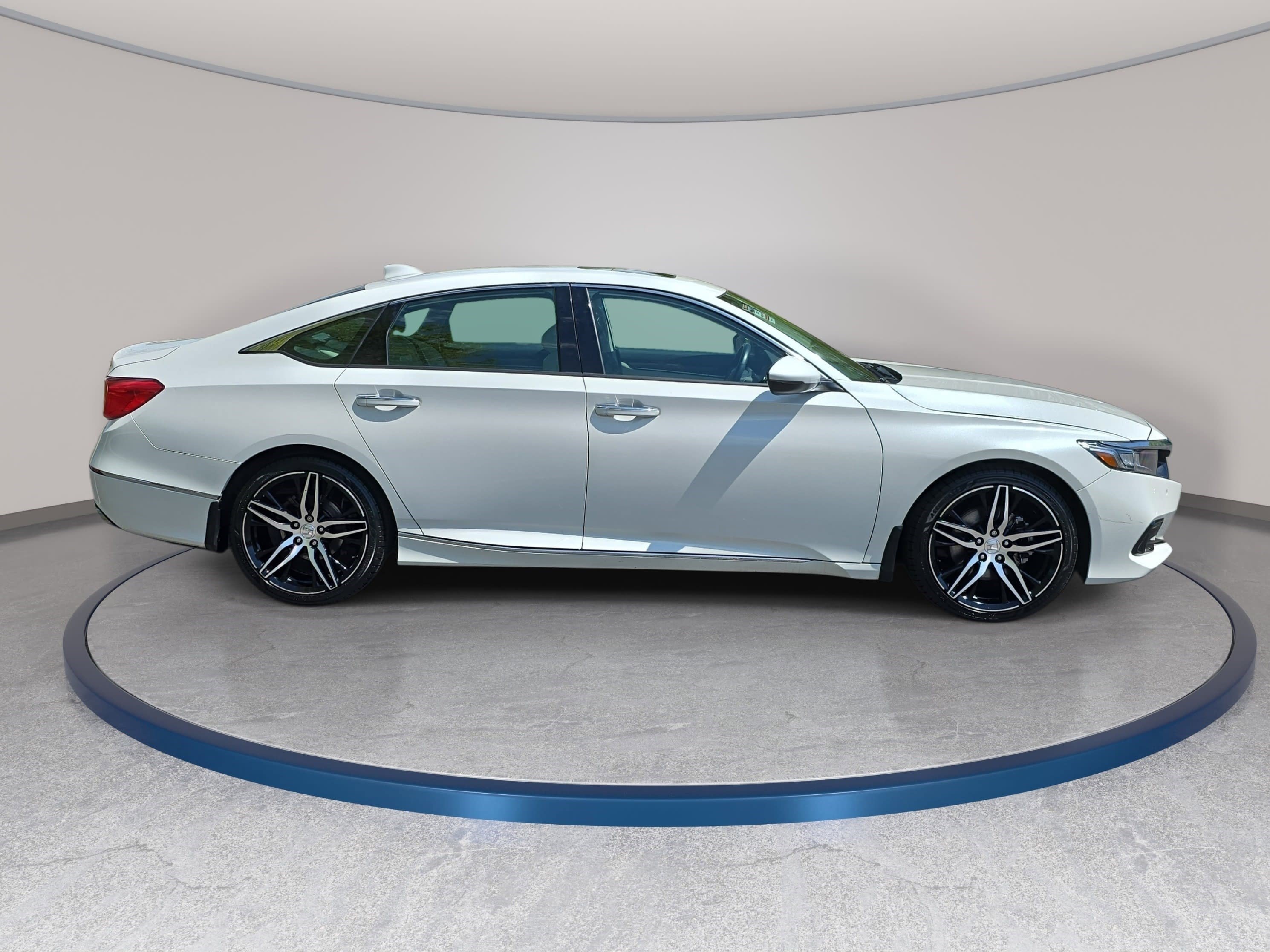 Used 2021 Honda Accord Touring image 4