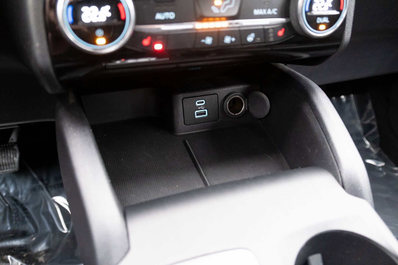 Used 2021 Ford Escape Titanium image 5